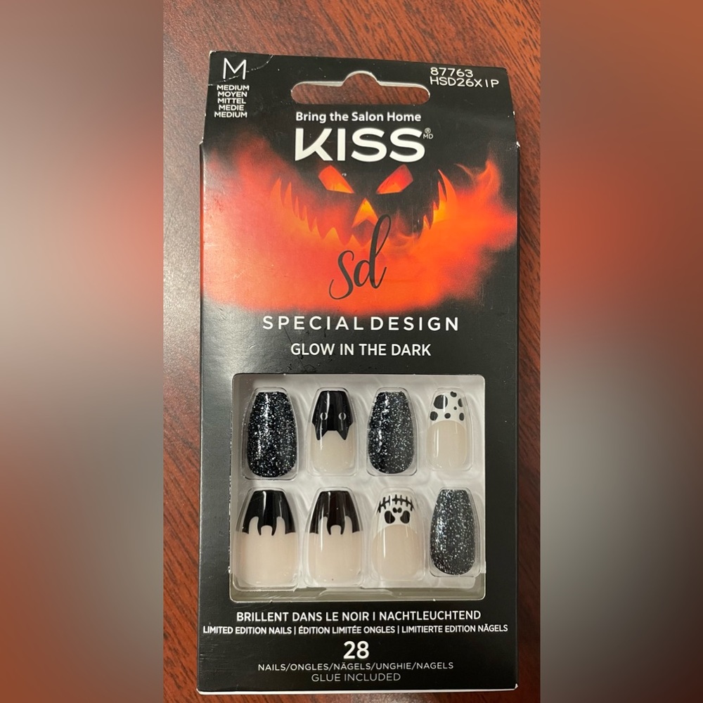 Kiss Special Design Glow in The Dark 28 Halloween Nails. NEW